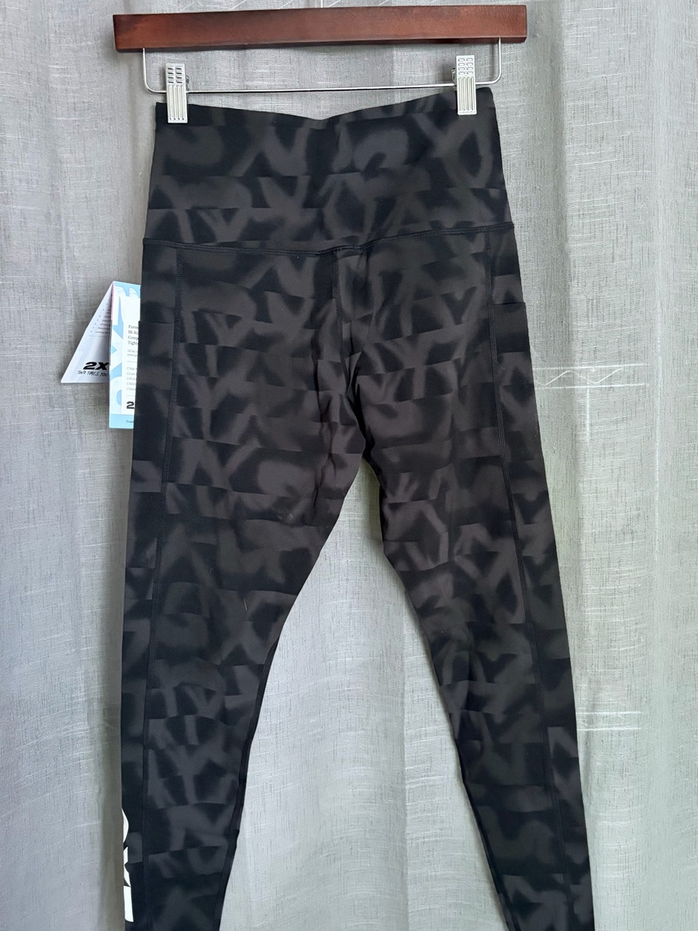 2XU Form Lineup Hi-Rise Compression Tights - Picture 3 of 11